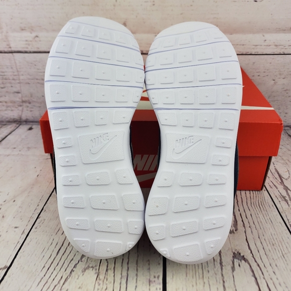 New Nike Roshe One Blue Pink Girls Sneakers - Picture 8 of 11